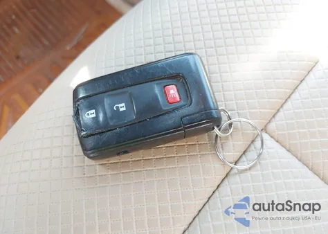 2005 Toyota Prius from USA, damaged, VIN JTDKB20U853063810